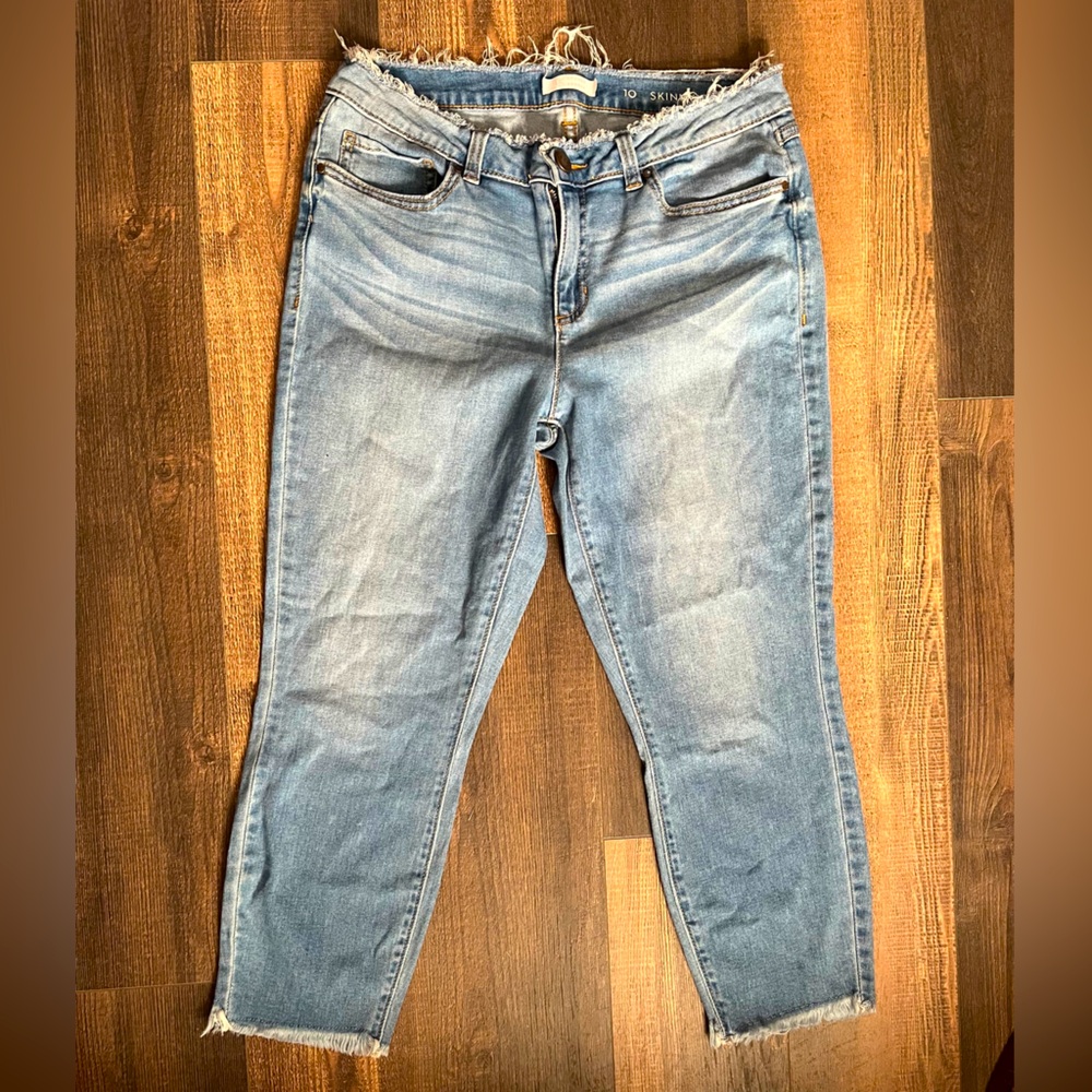 Super cute skinny capri jeans, size 10